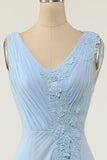 Robe de demoiselle d’honneur bleue à col en V avec volant