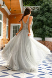 Robe de bal longue perlée à col en V gris